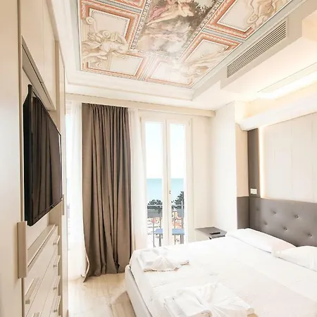Opera Arte Aparthotel 4*